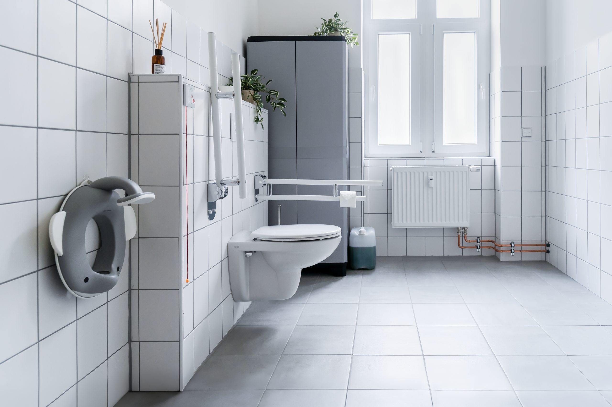 Gepflegter, barrierearmer Sanitärbereich der Physiotherapiepraxis in Berlin-Lichtenberg